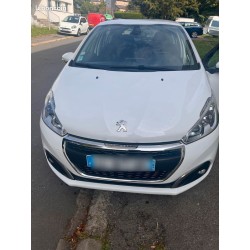 Peugeot 208 1.2 essence 82...